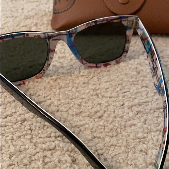 Ray Ban Black Wayfarer Sunglasses - Picture 2 of 3